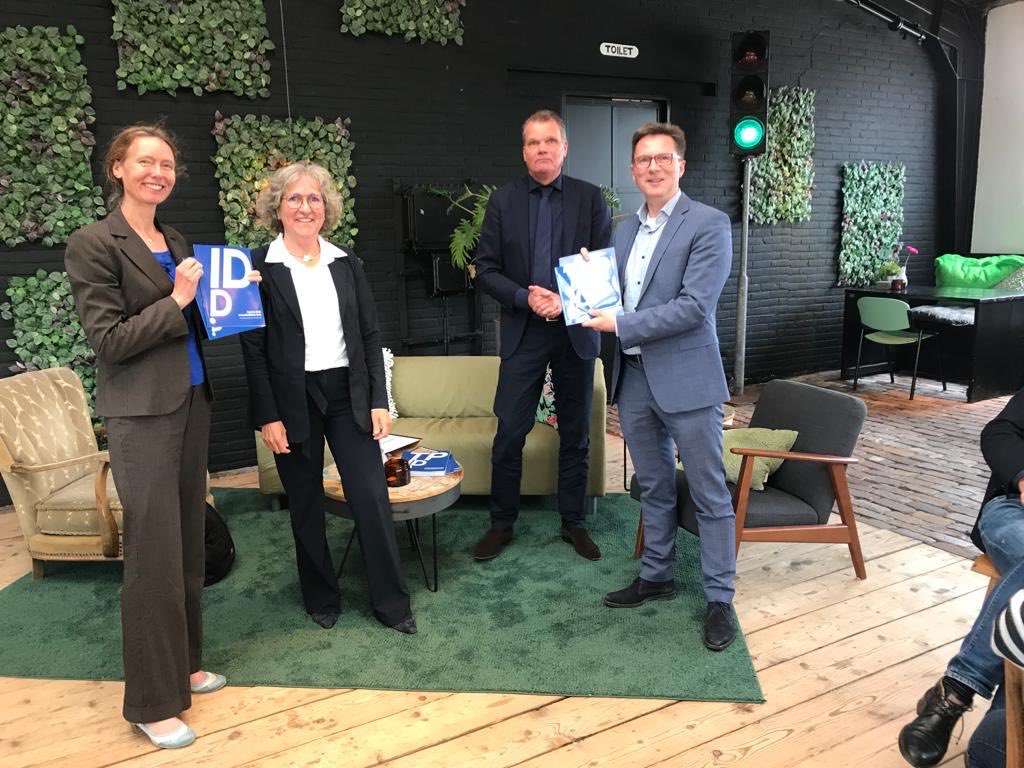 Superblij met dit toekomstperspectief èn agenda Innovatiedistrict Delft. Een opgebloeide samenwerking met ⁦<a href="/zuid_holland/">Provincie Zuid-Holland</a>⁩, ⁦<a href="/tudelft/">TU Delft</a>⁩, ⁦<a href="/Metropoolregio/">MRDH</a>⁩, ⁦<a href="/BKSschieoevers/">BKS Schieoevers</a>⁩ en ⁦<a href="/GemeenteDelft/">Gemeente Delft</a>⁩. Dank ⁦<a href="/AnneKoningDelft/">Anne Koning</a>⁩ voor je inzet hiervoor!
