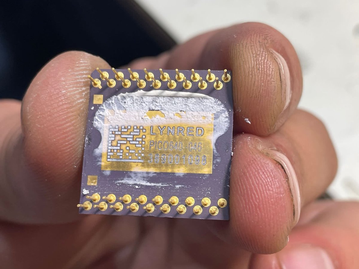 Pavlo has taken the UAV apart, taken out the matrix (which is the main part of this machine) scratched off the thermal paste and has found the serial number and the manufacturer name: Lynred bit.ly/3sM3E4F