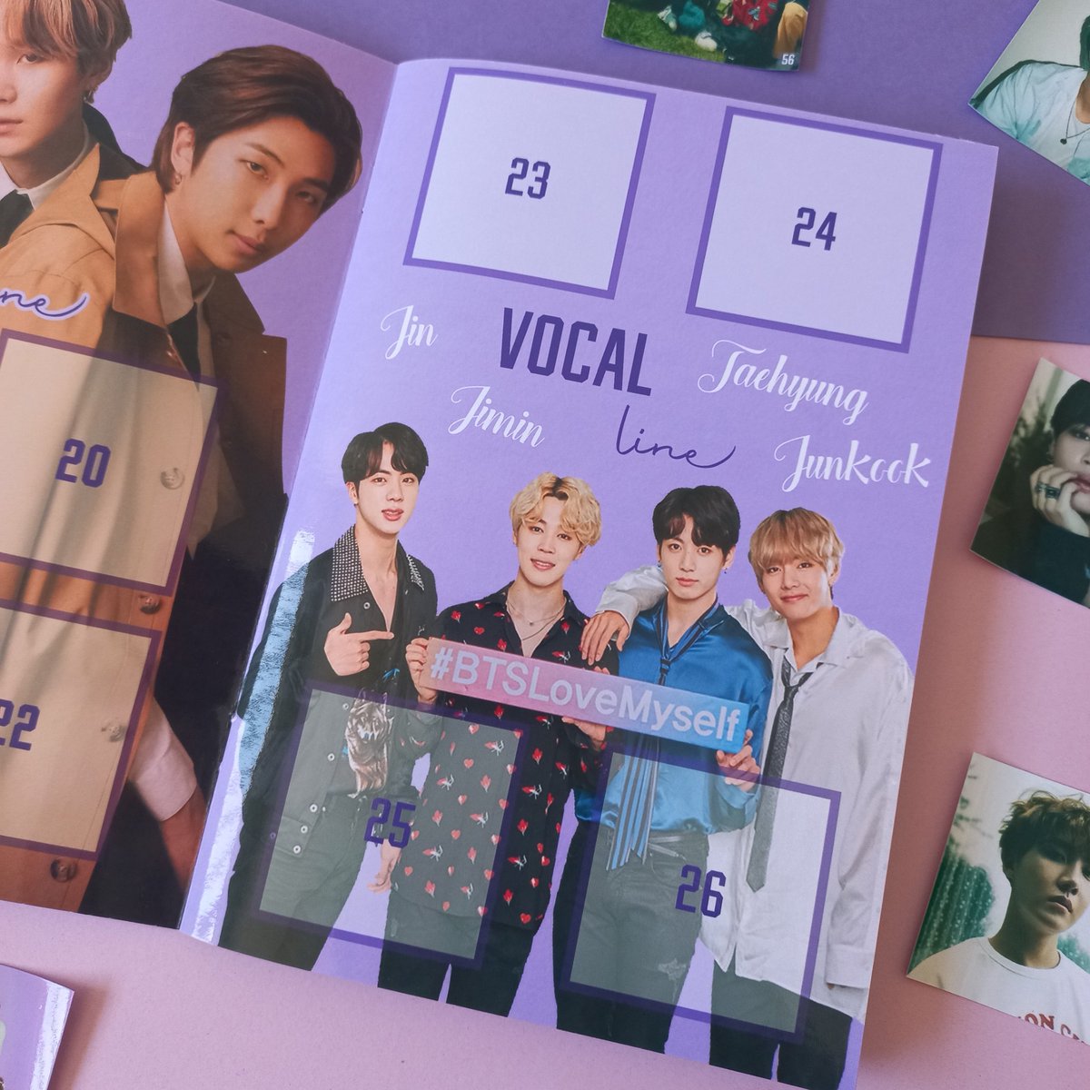 V3_KMimos's tweet photo. 💜 | Álbum de Figurinhas do #BTS

O álbum de figurinhas do BTS tem espaço para 56 figurinhas que vão distribuídas em pacotinhos e numeradas. Cada membro tem uma página INTEIRA de figurinhas, e também temos páginas para a vocal e rap line e páginas OT7.

🔗https://t.co/iVlW9pKOmT https://t.co/EJh5vrcs4O
