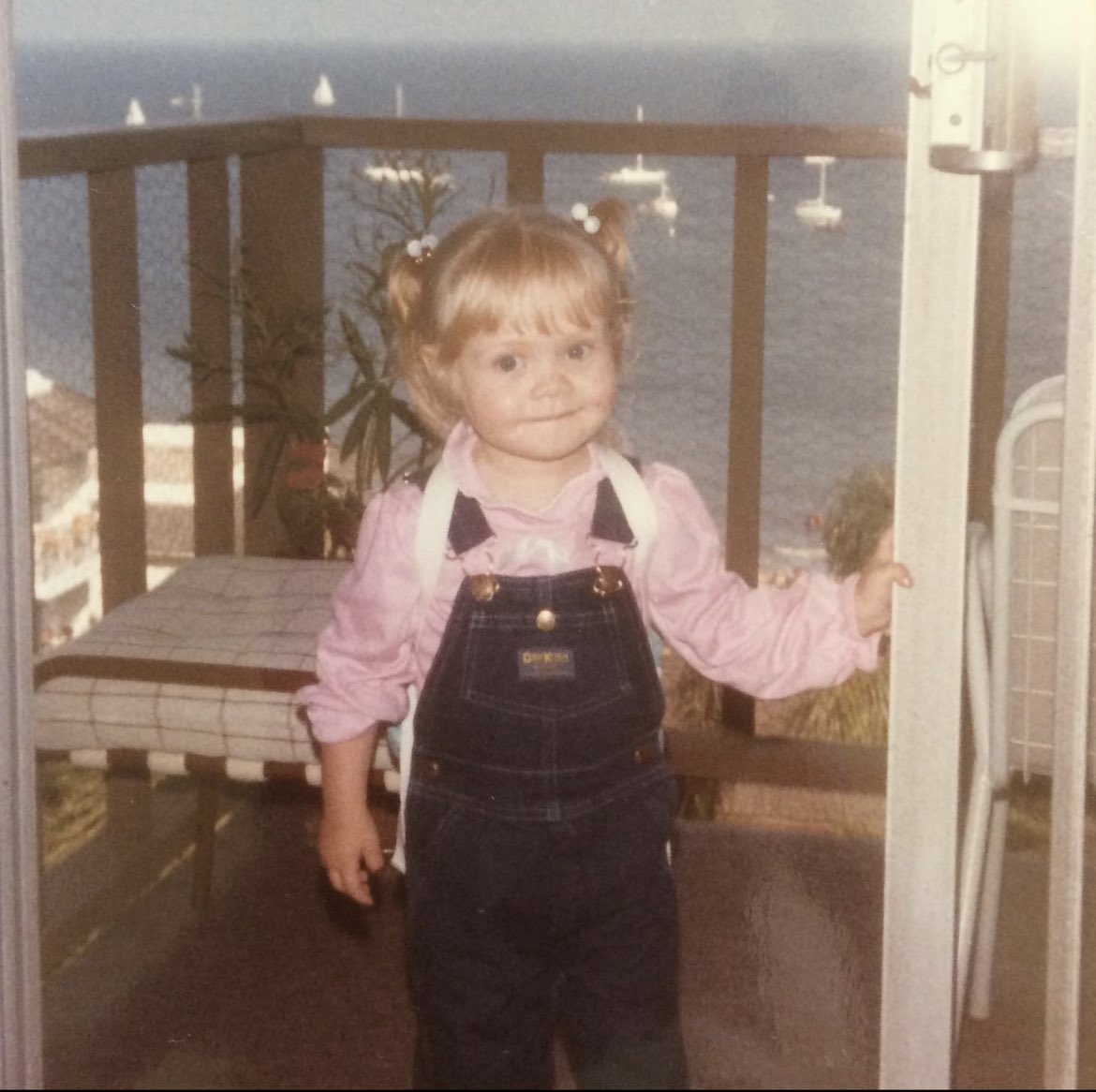 AlexNesterMusic's tweet photo. Overalls and pigtails like a boss ✨ #throwbackthursday #tbt #pigtails #oshkosh #ilookthesame https://t.co/fp2X14V9el