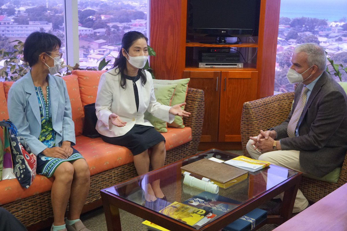 OfficePrincipal's tweet photo. Her Excellency FUKUSHIMA Kayoko, Ambassador of Japan to Barbados and Dr Kikuko Sakai, First Secretary, Embassy of Japan in Barbados paid a courtesy call on Professor R Clive Landis on May 17, 2022.

(L-R): Dr Kikuko Sakai, HE FUKUSHIMA Kayoko and Professor R Clive Landis. https://t.co/uGrpAHTQOv