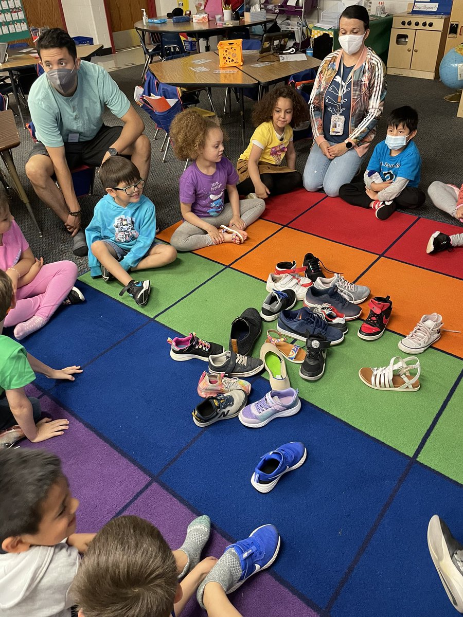 ChapuisC123's tweet photo. Soooo many ways to categorize &amp; graph our shoes! What a fun way to see ourselves in the data! @RandolphStars @APSMath https://t.co/7UtnbbNktr