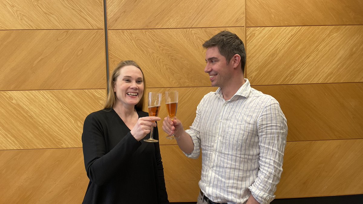 Pandemiasta selvitty tähän asti, ja sitä pitää juhlia! Designium Brand Group yhtiökokous. Olen ylpeä teistä Marita Huurinainen ja Andreas Jank 👏💪🥂