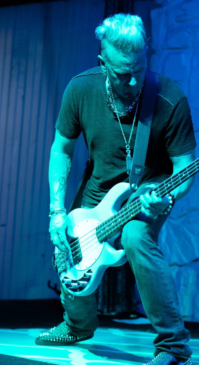 Matthew_Gene's tweet photo. Hope everyone is having an awesome day!

#ernieball #ernieballfamily #iplayslinky
#darkglasselectronics #theelement #b7kultra

#empiires #rock #band #Dallas #Tx #rockmusic #music #ınstagood https://t.co/hrimQE6c3r