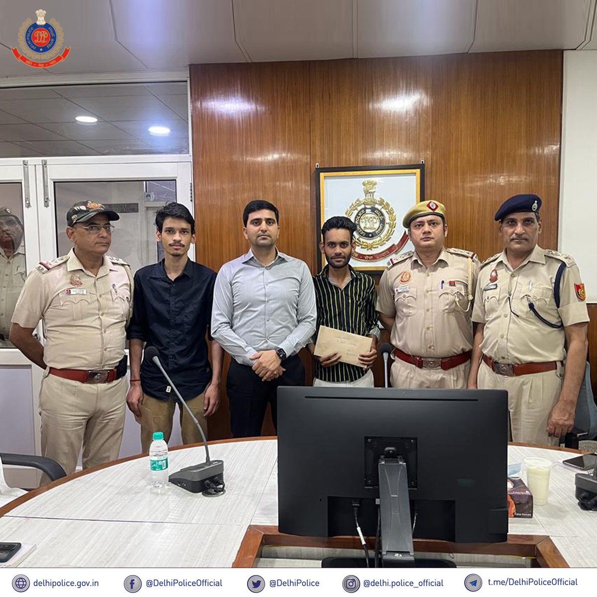 Delhi Police (@delhipolice) on Twitter photo #DelhiPolice lauds the bravery of 2 men, Sagar & Sachin who faced an unfortunate incident of snatching in Shastri Park area. They helped Police in nabbing the culprits.
DelhiPolice values the Police ЁЯдЭ Public partnership !
<a href="/DCPNEastDelhi/">DCP North East Delhi</a>
#DelhiPoliceCares #DelhiPolice lauds the bravery of 2 men, Sagar & Sachin who faced an unfortunate incident of snatching in Shastri Park area. They helped Police in nabbing the culprits.
DelhiPolice values the Police ЁЯдЭ Public partnership !
<a href="/DCPNEastDelhi/">DCP North East Delhi</a>
#DelhiPoliceCares