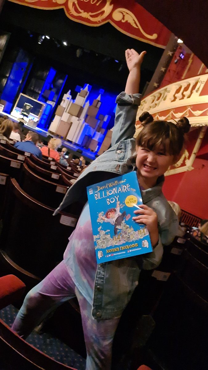 JillyAngus's tweet image. One very excited girl tonight for #Billionaireboy @BSCWalliams @davidwalliams #Sunderlandempire
