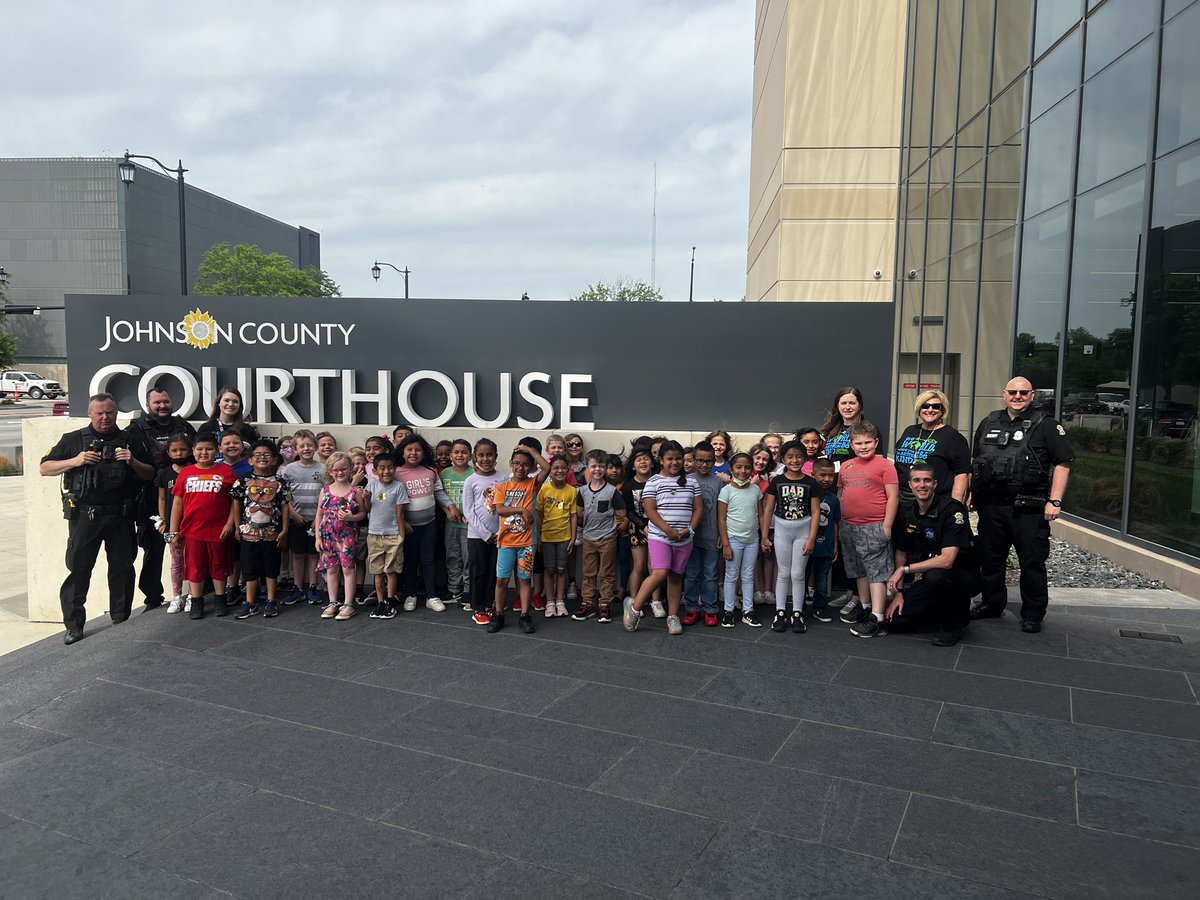JOCOSHERIFF's tweet photo. Day. Made.

Thank you to Central Elementary School (@CE_Cougars) in downtown Olathe for coming out for a tour of the new courthouse with our deputies! Your visit brightened our week. https://t.co/OPPt95T3HJ