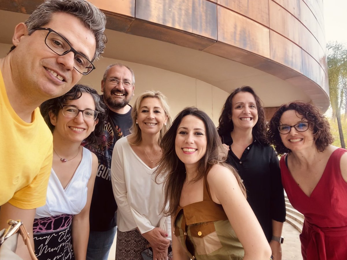 NuVallejo's tweet photo. Aprender a diseñar un juego jugando… en eso hemos invertido este magnífico día de la mano de @AzaharaTIC #abj #innovación @IAAPJunta https://t.co/6eoznrKChL