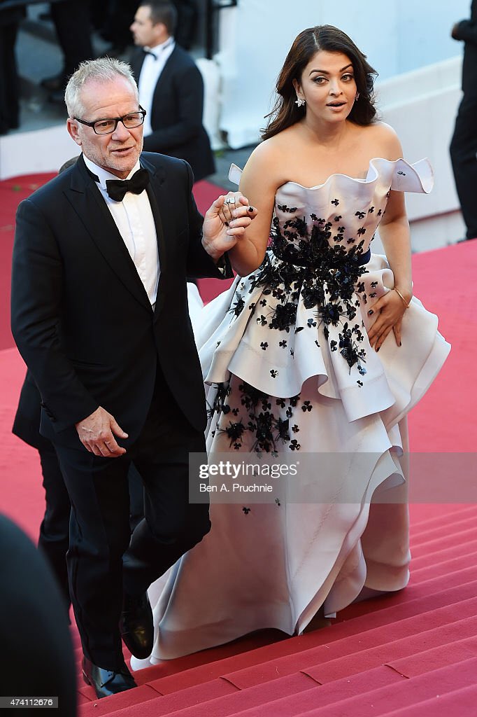 You know you are Queen of the Festival when director of such a prestigious International Film Festival comes to receive you personally every year #AishwaryaAtCannes #AishwaryaRaiBachchan