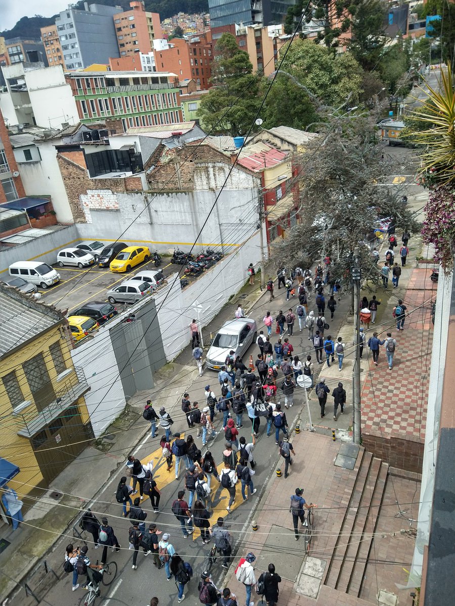 bog_brush's tweet photo. Vague student protest on the 42 today

#Colombia #Bogota https://t.co/YJcnns4Ib7