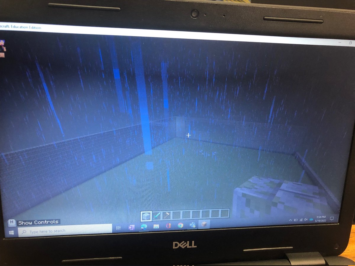 Mrs. Merritt's 7th grade ELA Ss "Game Makers" <a href="/IHEARTNWP/">Northwoods Park</a> creating arena for tributes after reading Hunger Games with <a href="/PlayCraftLearn/">Minecraft Education</a>. #onslowdlt #ocsengage