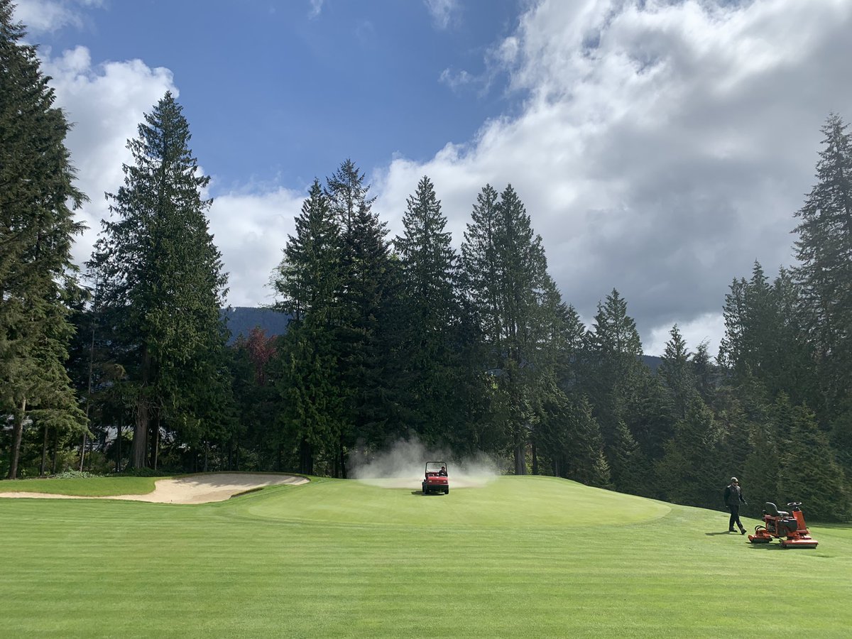 Stu_Sheridan's tweet photo. #MaintenanceGap time @CapilanoGreens; dry cut @ 0.120, smooth rollers and groomers, topdress lightly with dry 1mm, and rollππ» @NickDaley86 @Emerson_Coulter @EricAndrejicka @USGAGrnSection https://t.co/7Z3uzEQJLF