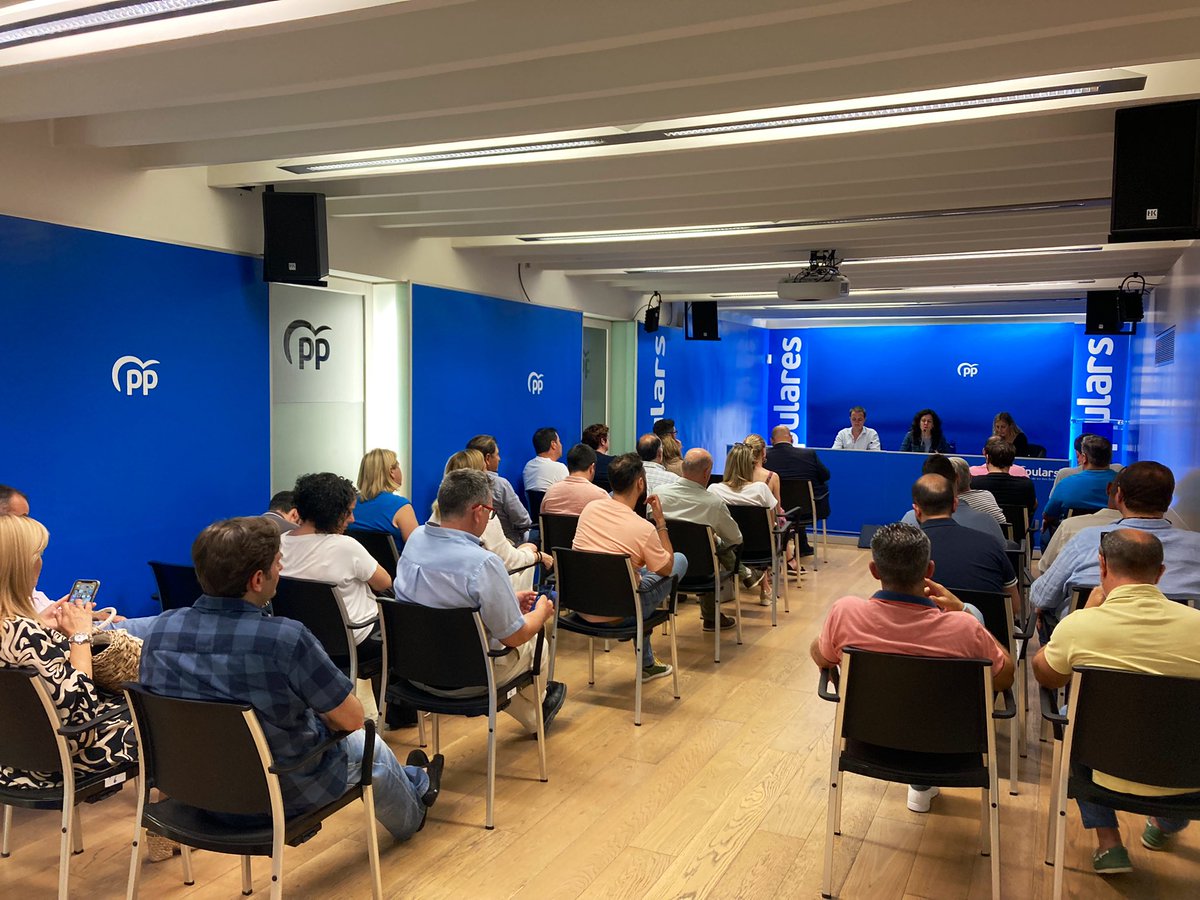 PPdeMallorca's tweet photo. 🔵Reunió de feina amb els presidents de les juntes locals.

Queda un any per a les eleccions. Marcam full de ruta i fixam objectius. 

Amb més ganes i il•lusió que mai.

Seguim💪🏼 https://t.co/JmsgFIcst8