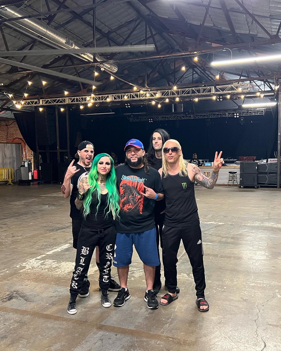 JoeyRod337's tweet image. Thank you @Mixiofficial @stitchedupheart for an AWESOME show in San Antonio! Already ready for your next visit 🤘🏻