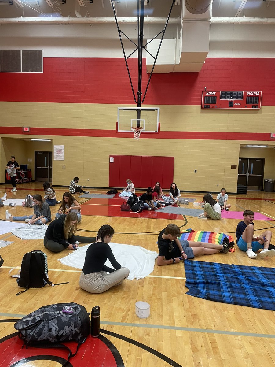 cpjhsterrell's tweet photo. NJHS Linus Blanket Community Service Project. Way to go Coogs! @TISDCPJHS https://t.co/lNb5OgRO0X