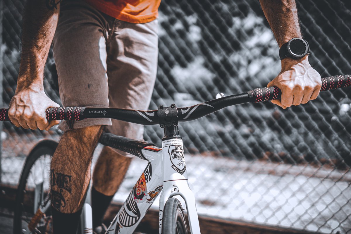 Origin8Cycling's tweet photo. How wide is “too wide”? 

Pictured: FURY II handlebar wrapped with DMND PERF tape, paired nicely with our FLOW stem. 

#TheRideBeginsHere https://t.co/GDHxyDGNK8