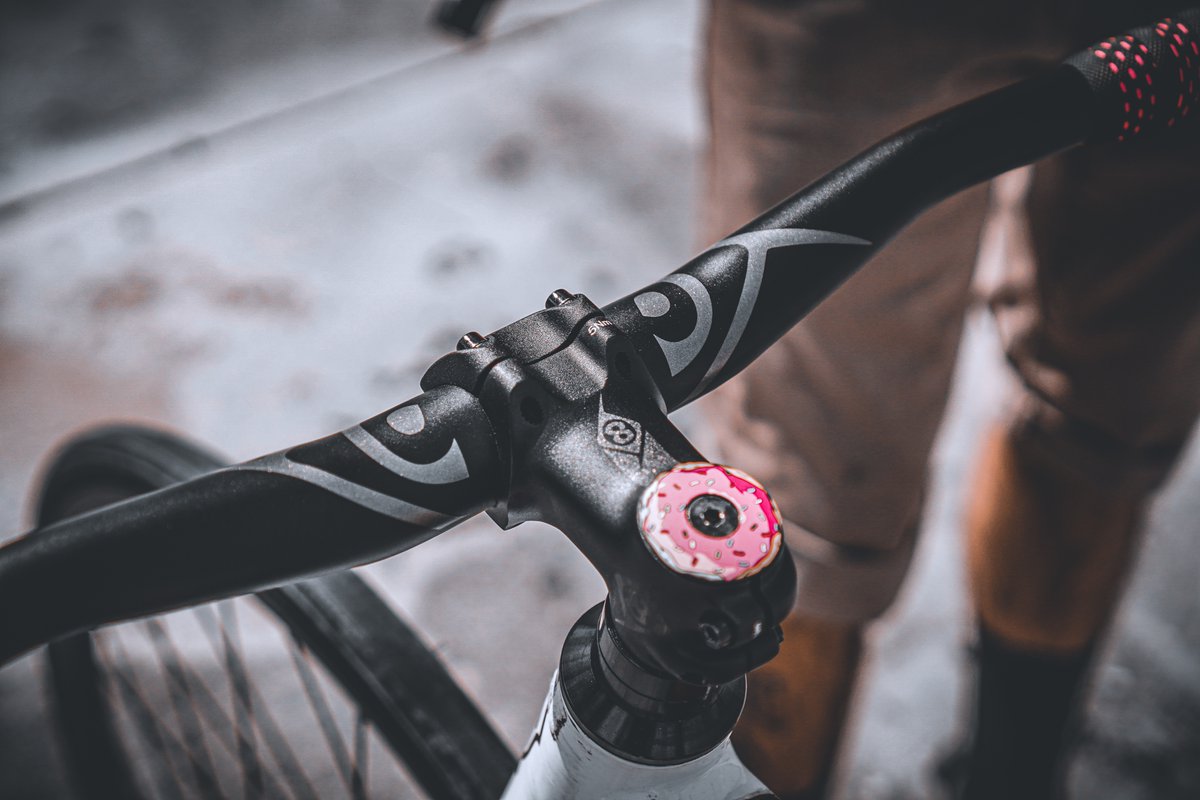 Origin8Cycling's tweet photo. How wide is “too wide”? 

Pictured: FURY II handlebar wrapped with DMND PERF tape, paired nicely with our FLOW stem. 

#TheRideBeginsHere https://t.co/GDHxyDGNK8