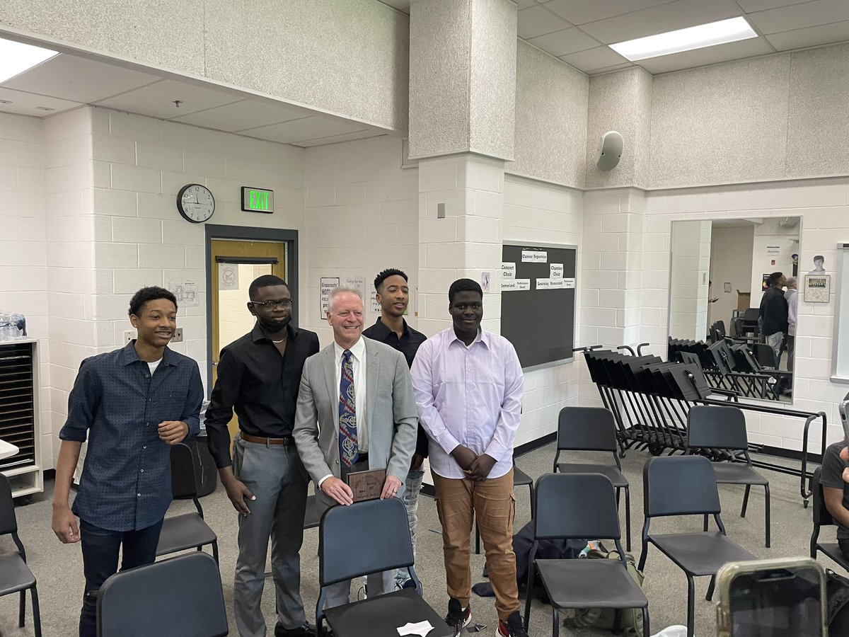 hcpss_mhhs's tweet photo. AWESOME VIST with Dr. Martirano today who spoke at our Men Rising Program. Our scholars very much appreciated his openness and resonated with his story! THANK YOU SO MUCH DR. M!!! @mjmsuper https://t.co/rXD4x5fbrP
