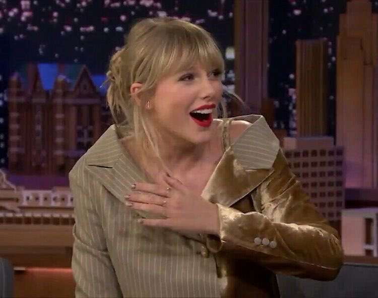 awardswifties's tweet photo. taylor swift tiene una canción para cualquier sitación amorosa, cualquiera https://t.co/Hs6Jz2O4E9