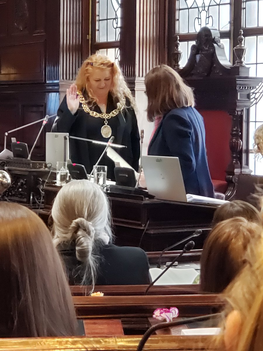 jakimclaren's tweet photo. An extraordinary day for me ♥️
I’m extremely honoured to be appointed the Lord Provost of Glasgow and I will do all I can to help improve the lives of others while I’m in this very special position 
 @LordProvostGCC @GlasgowCC https://t.co/A3jRDwwXiT