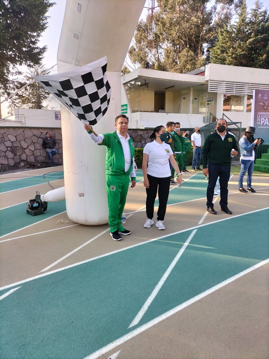 MACienfuegosMx's tweet photo. ¡Qué manera tan buena de comenzar el día que haciendo la La Caminata por la Cultura de la #Paz 🕊️ en el Estadio Universitario Alberto "Chivo" Córdoba. 
Participan el consejero Enrique Vega, la titular de @DefensoriaUAEM María José Bernaldez y la @SD_UAEM Yolanda Sentíes. https://t.co/2RC5BSbkVP