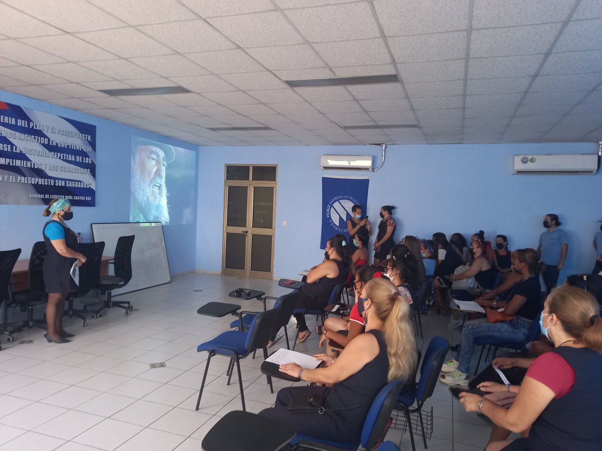comunicadoressr's tweet photo. Trabajadores y Directivos de @etecsadtsur rinden homenaje en su 127 Aniversario de su caída en combate. #MartiVive #CubaViveEnSuHistoria #TenemosMemoria @CalanaIvan @militza_wood @terefg662 https://t.co/LDbMeZtrhb