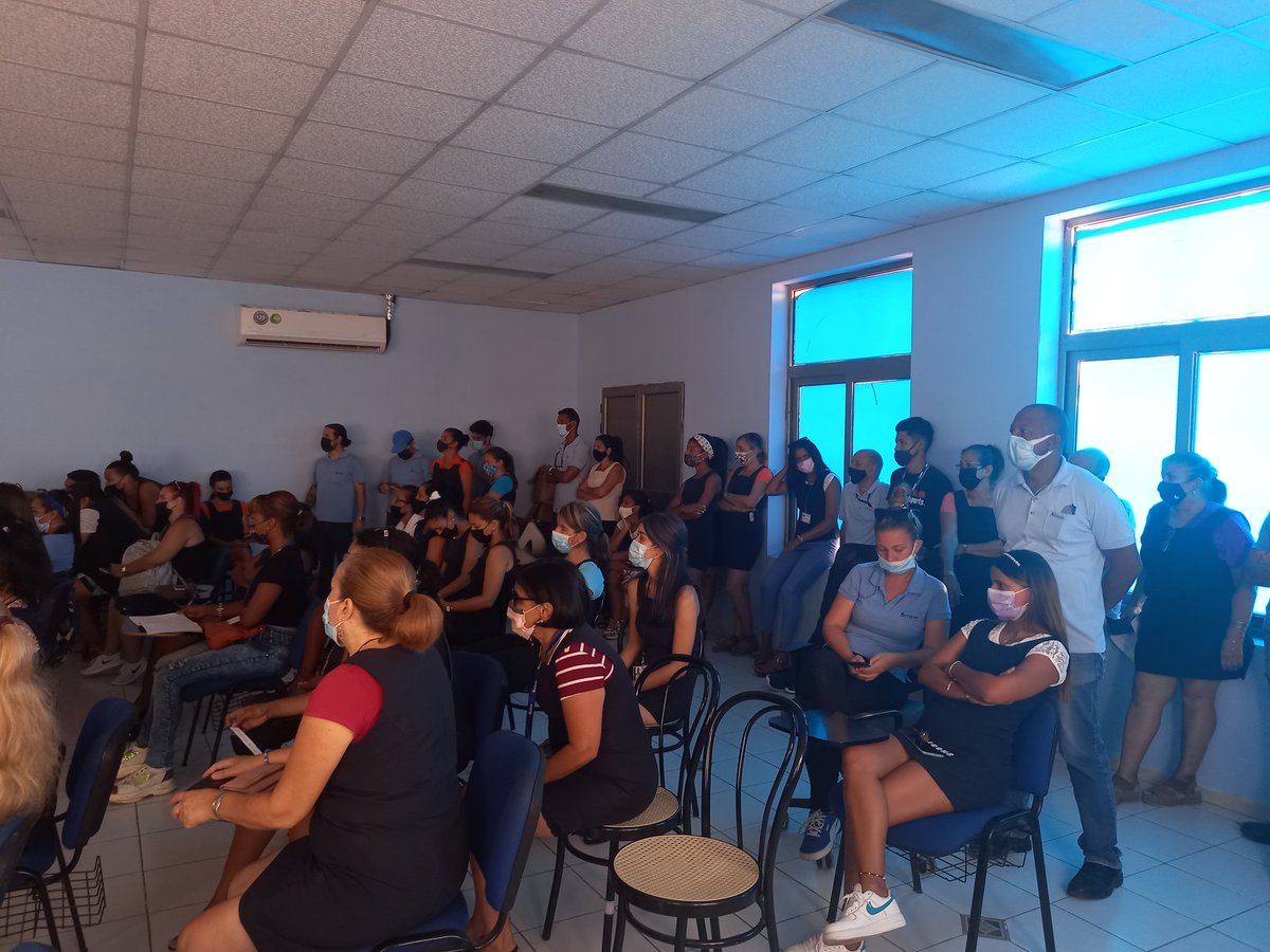 comunicadoressr's tweet photo. Trabajadores y Directivos de @etecsadtsur rinden homenaje en su 127 Aniversario de su caída en combate. #MartiVive #CubaViveEnSuHistoria #TenemosMemoria @CalanaIvan @militza_wood @terefg662 https://t.co/LDbMeZtrhb