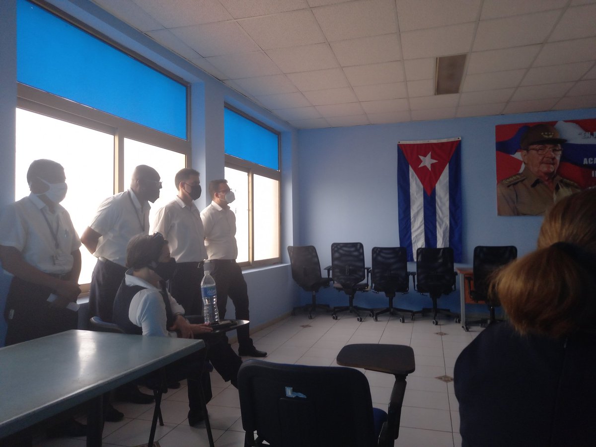 comunicadoressr's tweet photo. Trabajadores y Directivos de @etecsadtsur rinden homenaje en su 127 Aniversario de su caída en combate. #MartiVive #CubaViveEnSuHistoria #TenemosMemoria @CalanaIvan @militza_wood @terefg662 https://t.co/LDbMeZtrhb