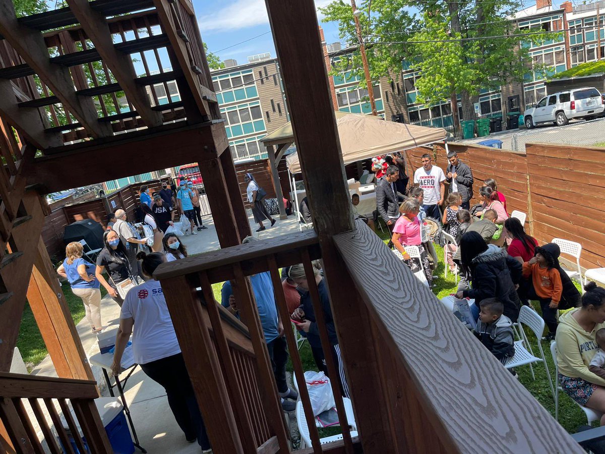Carlos_Escalada's tweet photo. At Samu Island Condos, we are providing a transit shelter for migrants arriving to #WashingtonDC. With food provided by @WCKitchen and the local support of #CatholicCharities, they can rest, take a comforting shower and continue their journey. @samu_usa https://t.co/O9NIPlD1Q0