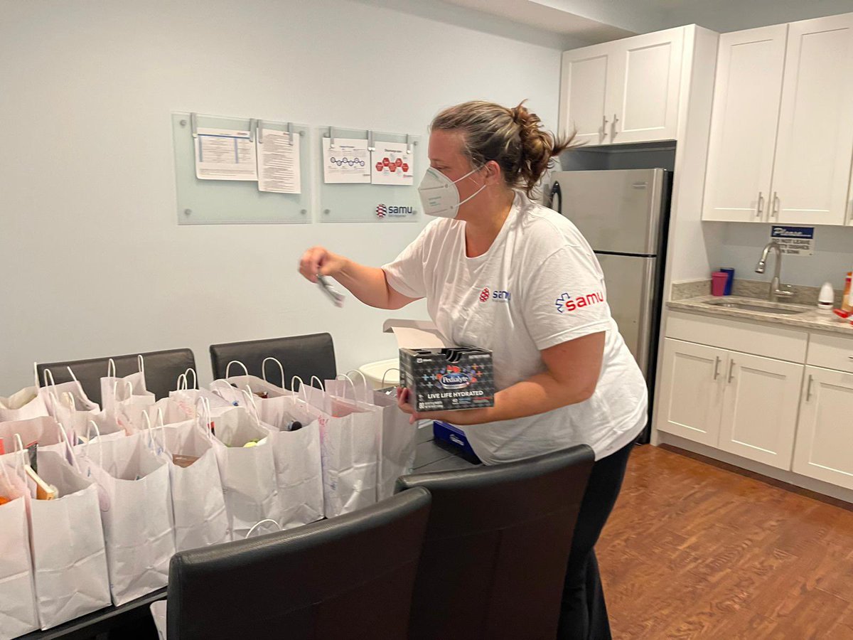 Carlos_Escalada's tweet photo. At Samu Island Condos, we are providing a transit shelter for migrants arriving to #WashingtonDC. With food provided by @WCKitchen and the local support of #CatholicCharities, they can rest, take a comforting shower and continue their journey. @samu_usa https://t.co/O9NIPlD1Q0