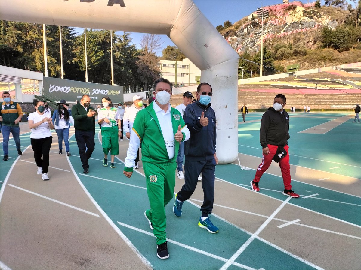 MACienfuegosMx's tweet photo. ¡Qué manera tan buena de comenzar el día que haciendo la La Caminata por la Cultura de la #Paz 🕊️ en el Estadio Universitario Alberto "Chivo" Córdoba. 
Participan el consejero Enrique Vega, la titular de @DefensoriaUAEM María José Bernaldez y la @SD_UAEM Yolanda Sentíes. https://t.co/2RC5BSbkVP