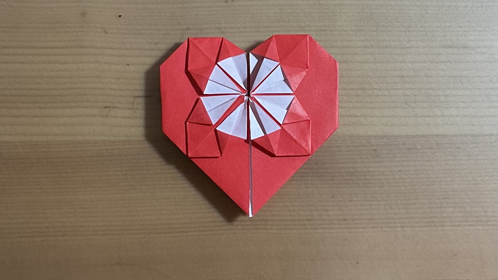 ともすぅ折り紙 Sur Twitter 折り紙 ハートのメダルの折り方 Origami Heart Medal T Co 497hpq90d5 Youtubeより こんなメダルもテンション上がる Origami Heart Medal T Co D6a8h36wa6 Twitter