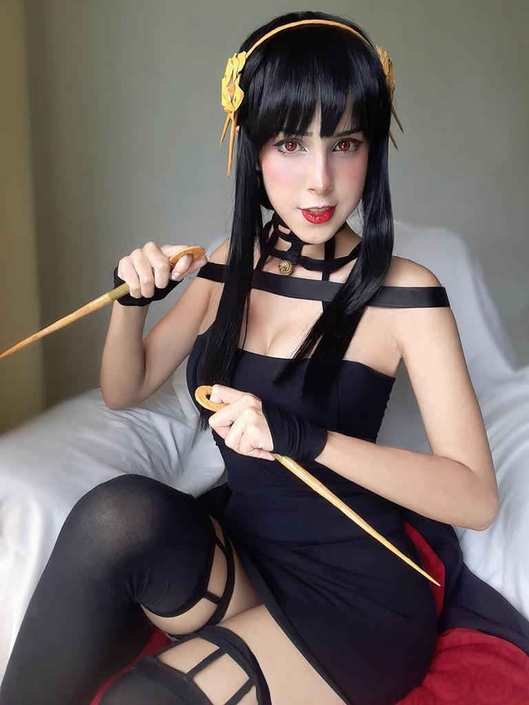 iiitshina's tweet image. Más fotitos con el cosplay de Yor Forger &amp;gt;\\\\&amp;lt;)/🌹❤

#SPYxFamily #spyxfamilymanga #SpyxFam #cosplayer #cosplayergirl
