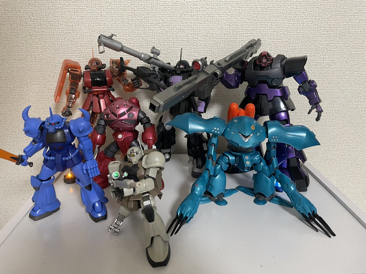 takapi_55's tweet photo. 弟に誕生日プレゼントで貰った、
MGリックドム
やっと塗装完了です😍
弟もカッケエェってLINEで言うてくれました🤣
ジオンゾーンに追加。
ハイザックの塗装に入りました🤤
#ガンプラ #ガンプラ好きと繋がりたい 
#ガンプラの画像貼るとRTされると聞いて https://t.co/vjemBMecjN