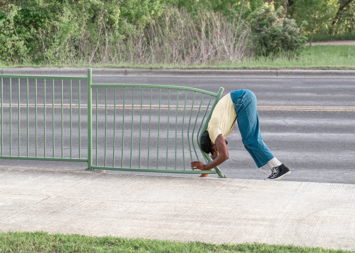 brokedidonato's tweet photo. beware of fences https://t.co/IpV3jWBqT7