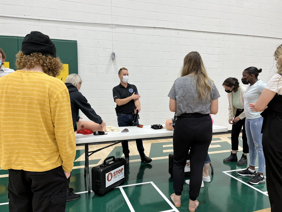 StoptheBleed_TO's tweet photo. May 19th is Stop the Bleed Day and May is Stop the Bleed Month! In honour of this @Sunnybrook partnered with @durhamcollege to hold the largest #stopthebleed training event in Canada!  @acsSTOPTHEBLEED @StopTheBleed @stopthebleedpro https://t.co/wWWWG8Kpt0