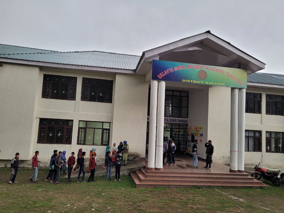 TranshumanceGbl's tweet photo. Eklavya Model Residential School operationalised in #Kulgam. Intake 480 students. DC Dr @DrBilalbhatIAS and DDC member interacted with newly selected tribal students. @OfficeOfLGJandK  @MundaArjun @nitishwarKumar @listenshahid https://t.co/N72CNGZwuK