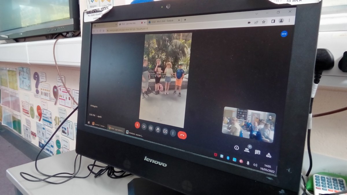 SMAAAyear5's tweet photo. We had another lovely catch up this afternoon with our friends from year 5 who are visiting Spain 🇪🇸 We hope you enjoy your last evening and look forward to seeing you all back in school to hear even more stories from your trip after half term 😇☀️ @SMAAASchool https://t.co/gHvxMj36XR