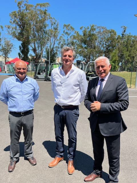 ADEC_Corse's tweet photo. ✅Le Président de l’#ADEC Alex Vinciguerra présent ce matin à Aleria pour l’inauguration de la station de production #CORSTYRENE #HYDROGÈNE #VERT🍃accompagné par Clisthen Guillot dirigeant @corstyrene &amp; Jean-Nicolas Antoniotti Président @IEI_Inizia https://t.co/zjgmnYw59s