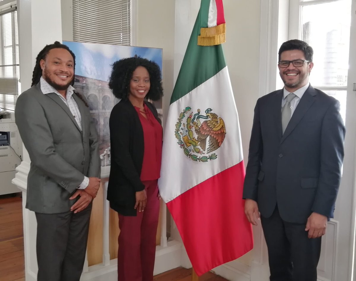 EmbaMexTT's tweet photo. The President of National Parang Association #TrinidadAndTobago, Alicia Jaggasar, and Enrico Camejo, visited the Embassy to talk about music and cultural exchanges between 🇲🇽 y 🇹🇹. Looking forward for further colaboration. #Parranderos https://t.co/2bWEKo4xT7