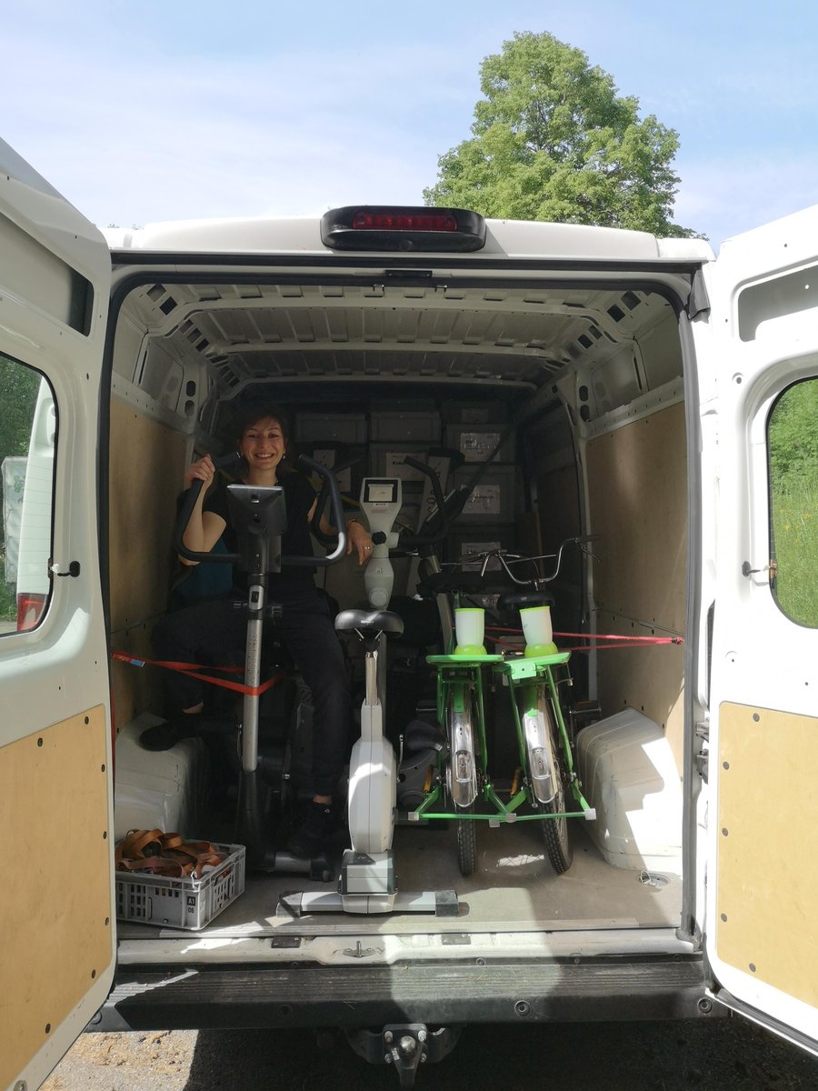 Oekozentrum's tweet photo. Busladen-Tetris. Ab nächster Woche sind wir wieder mit den Klima-Energie-Erlebnistagen unterwegs. Wir freuen uns riesig auf die Einsätze in #Biel und #Brugg!

Danke an @EnergieSchweiz  und alle lokalen Unterstützenden.

#klima #energie #erlebnis #schule #bne https://t.co/jNWYFhP24t