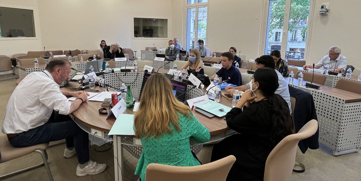 PACE_Social's tweet image. Animated discussion w/ Eco-délégué.e.s Flavie &amp;amp; Alexis, @SimonMoutquin, @stefanschennach, P.-A. Fridez &amp;amp; J.-P. Grin (@SwitzerlandCoE), &amp;amp; @RikDaems on conciliating #ClimateAction, new (&amp;amp; old, like #nuclear) #technologies &amp;amp; #SocialJustice. Should we reduce working hours for all?