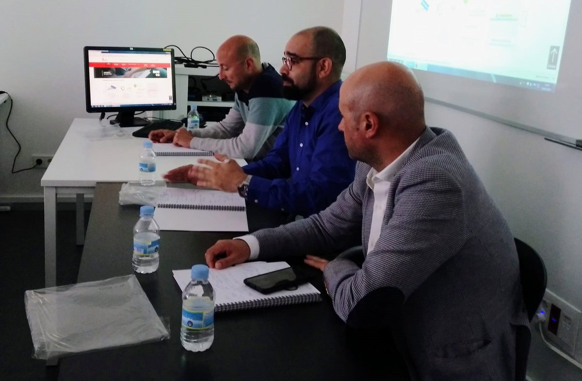 NeurofixS's tweet photo. 💻 Miguel Ángel Ávila, CEO de #Neurofix ha participado en el encuentro 'Identificando retos y oportunidades' junto a los fundadores de @iberboxcom y @wembleyStudios dentro del programa #Wolaria de apoyo al emprendimiento innovador de @empresasjcyl y la @usal https://t.co/9XJfxXRLFg