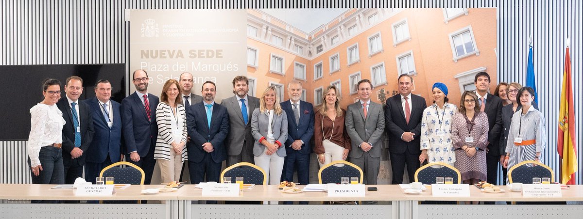 NicolasUribe's tweet photo. Tuvimos excelente reunión con inversionistas Españoles en Colombia, convocados por el @Espana_Colombia. Hablamos sobre nuestro potencial, la necesidad de entornos adecuados para los negocios y la relevancia de la inversión privada Española en sectores estrategicos para Colombia. https://t.co/ubpC2NxC7k