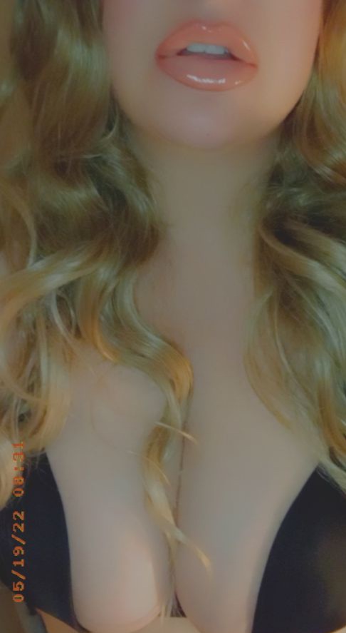 goddesslefay's tweet photo. Your daily dose of your goddess ✨ 
#beta #payslip #payday #fimdom #paypig #ThisMorning #blondesdoitbeeter #goddess #goddessworship #Feet https://t.co/EDOMGWqVx7