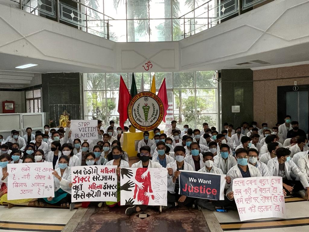 DrJsinghRajawat's tweet photo. Female interns of UPUMS Saifai uttarpradesh are facing #workplaceharassment by the non-pgJRs of Medicine dept. No help from administration due to strong political background.Fake FIR has been lodged.Kindly action.
@myogiadityanath @CMOfficeUP https://t.co/of4oqOaNwk