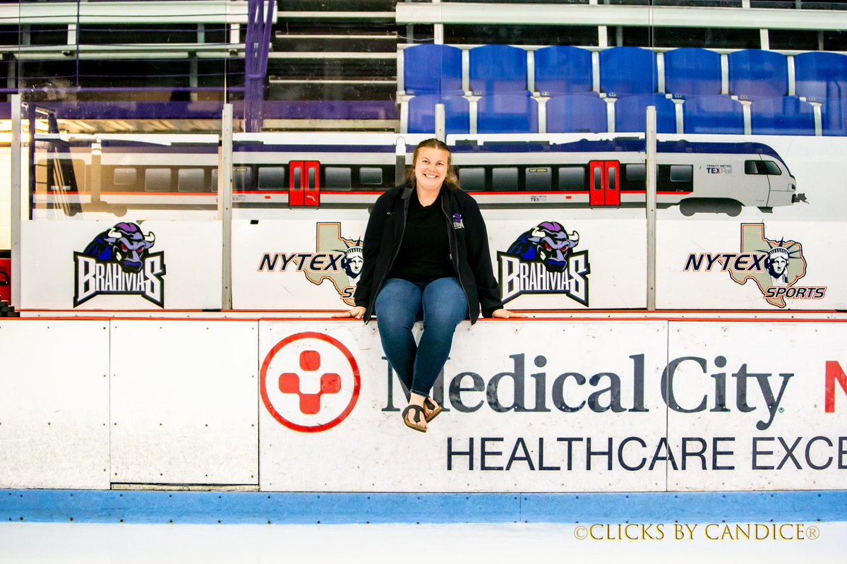Sydney_J_'s tweet photo. Me, off to find something else to make my sole personality trait 🏃‍♀️

After two great years at NYTEX, I’m closing this chapter with @LoneStarBrahmas and moving back home to finish my Master’s degree. Thankful to all who made this dream a reality and supported me along the way. https://t.co/tkTI4L5xwx