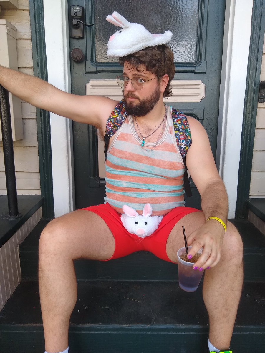 CinnaDiso's tweet photo. Anachronistic Easter parade look. https://t.co/YyqbDlOc2K