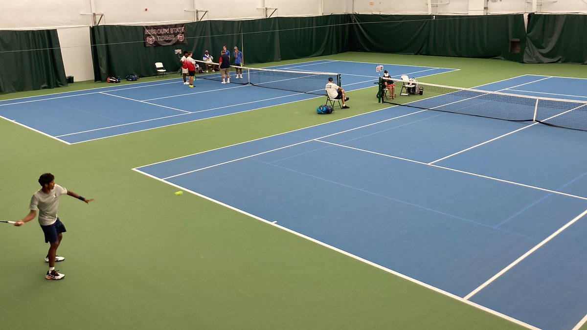 LSWTennis's tweet photo. Final tune up! 5 minutes and we are live! https://t.co/2XWKGxP6T9