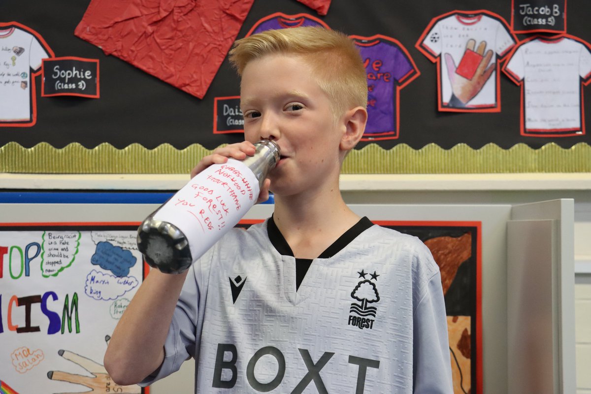 NFFCFoundation's tweet photo. SAMBA SAMBA!🧤🍼🇨🇬

Great effort by Ollie from @porchester School🤣

See you at @wembleystadium, mate.👊

@FlyingHighTrust 
@samba_brice 

🌳🔴 #NFFC https://t.co/eqjxAJPlW1